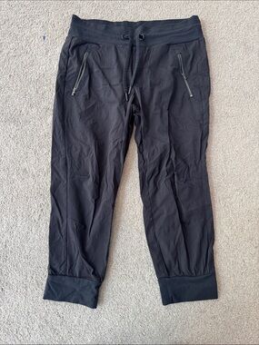 Athleta  Women’s  Capri Joggers with Zipper Pockets and Drawstring